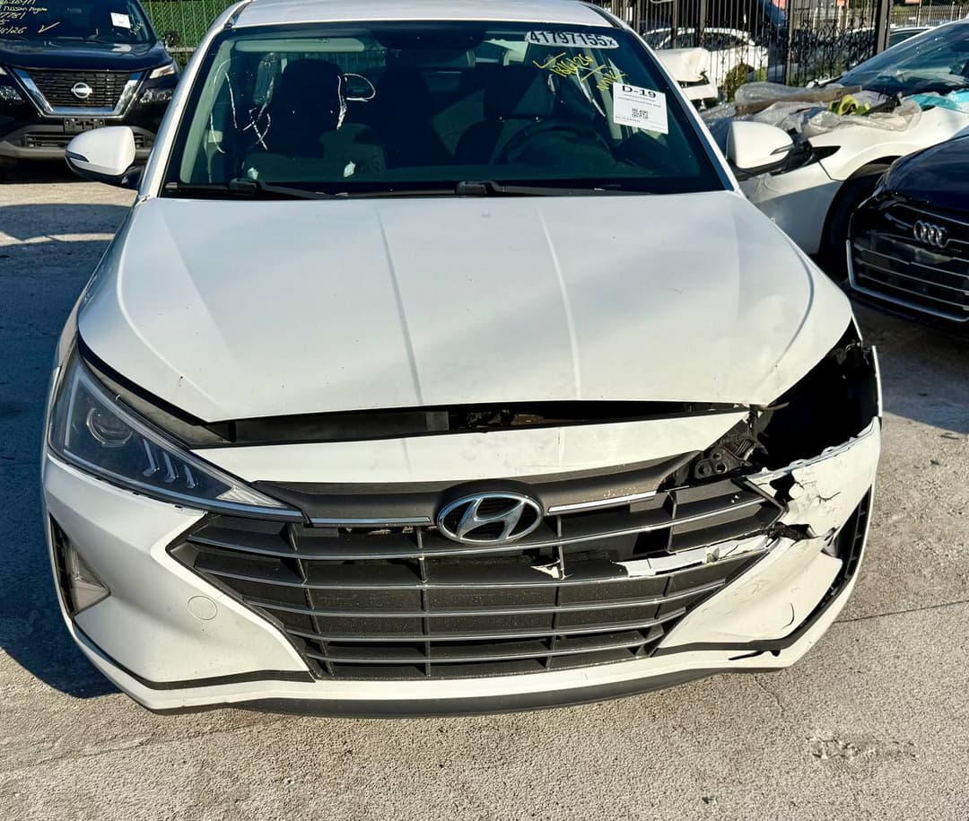 2019 HYUNDAI ELANTRA Білий - Бензин Седан - зображення 1