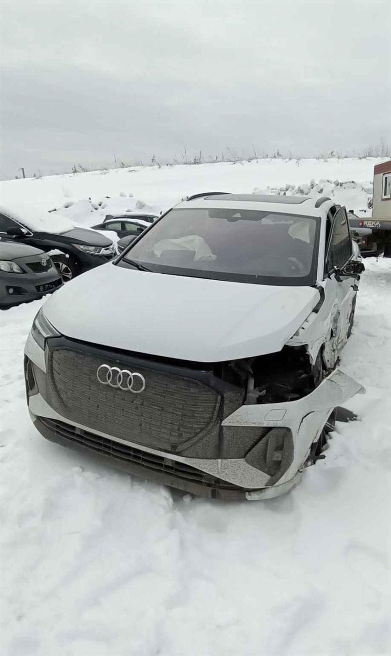 2022 AUDI Q4 Etron Білий - Електричний Позашляховик - зображення 1