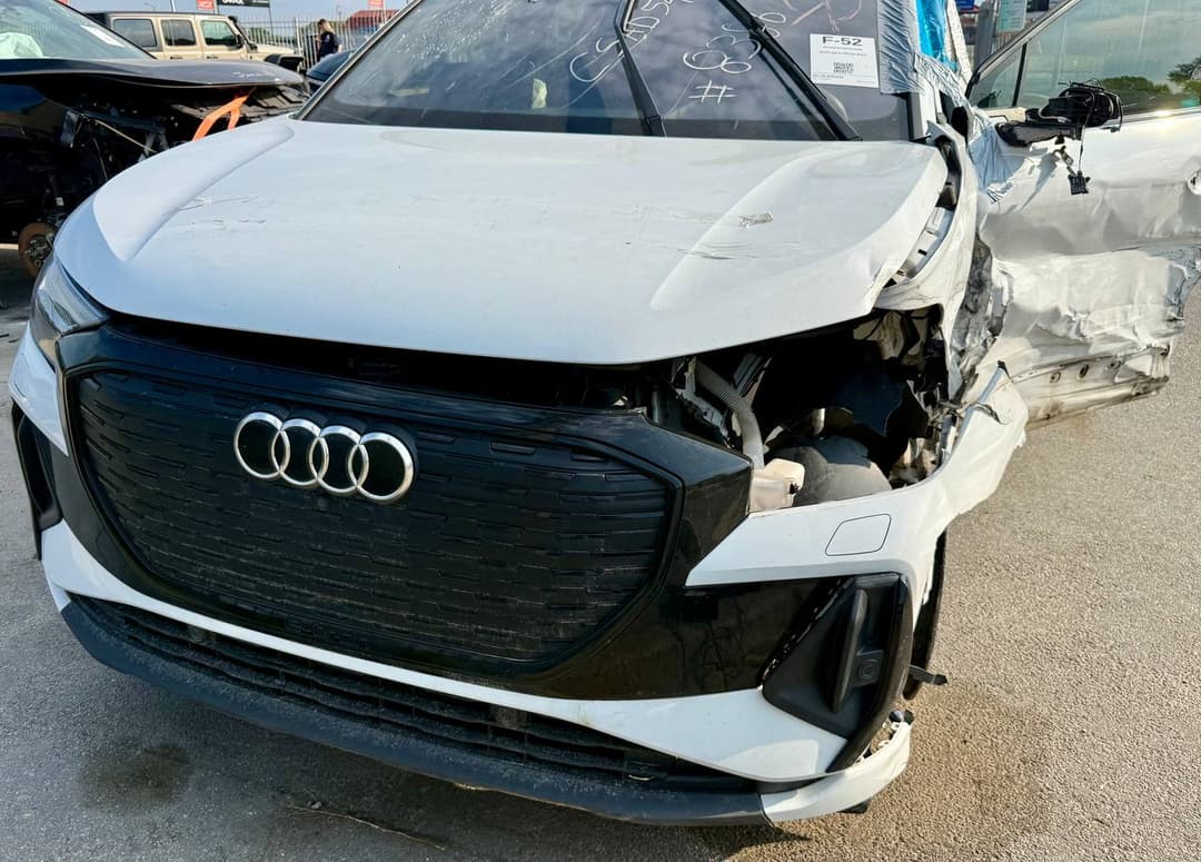 2022 AUDI Q4 Etron Білий - Електричний Позашляховик - зображення 1